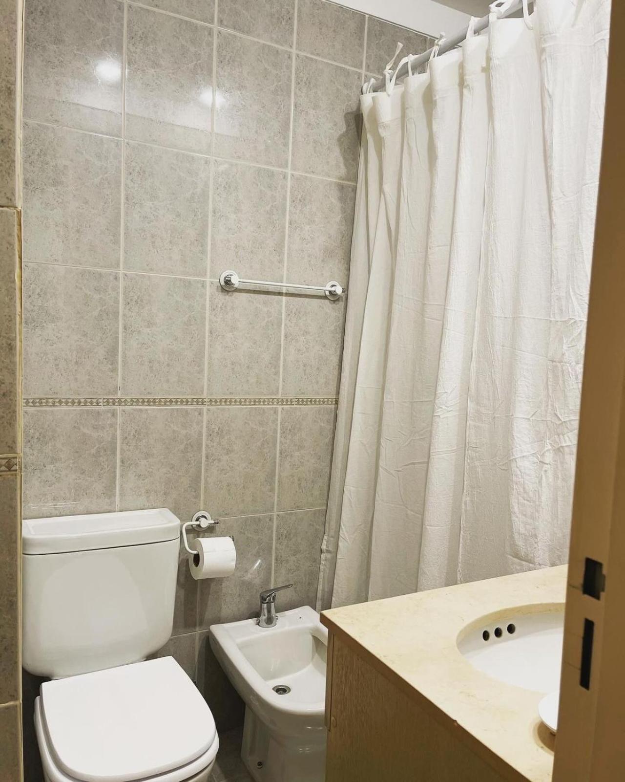 Comodo Ambiente Con Balcon En Recoleta Ciudad Autónoma de Buenos Aires